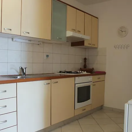 Knezak * Mali Iž